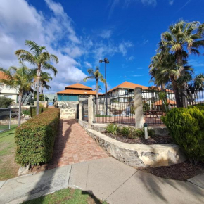 Resort Loft & Spa Villa #8 Mandurah